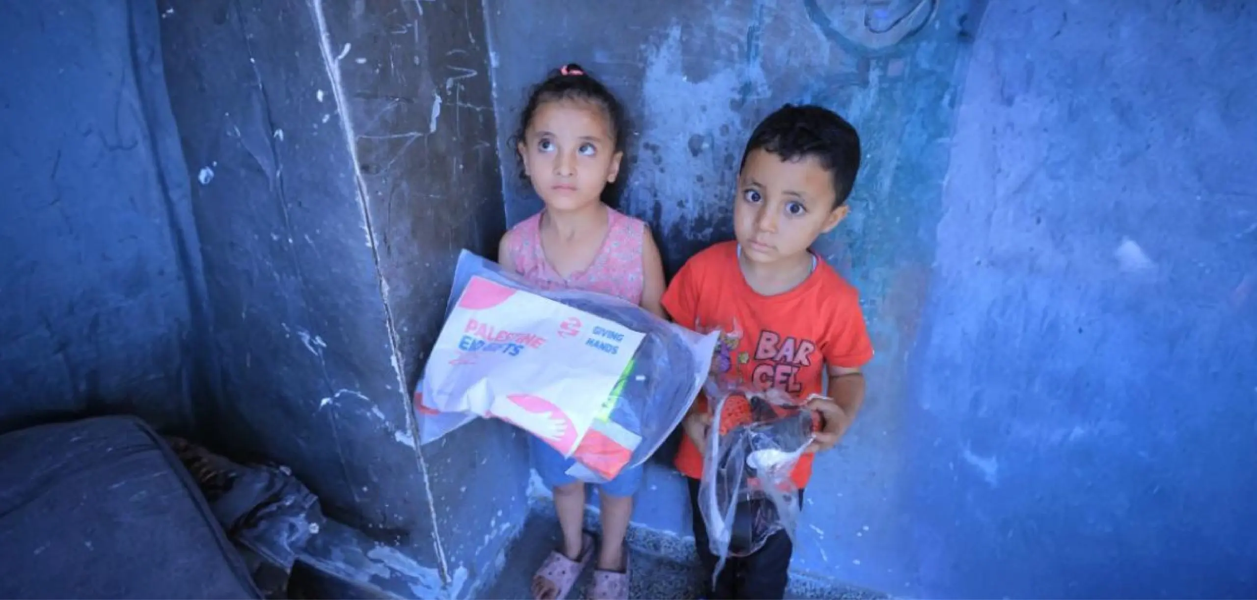 Children receiving emergency aid packages from Giving Hands كندا during Palestine crisis relief
