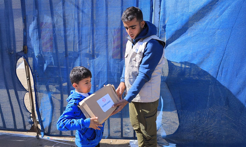 فوائد الصدقة في رمضان: احمِ أسرتك وارفع المحتاجين 2 Healing Sickness Through Charity