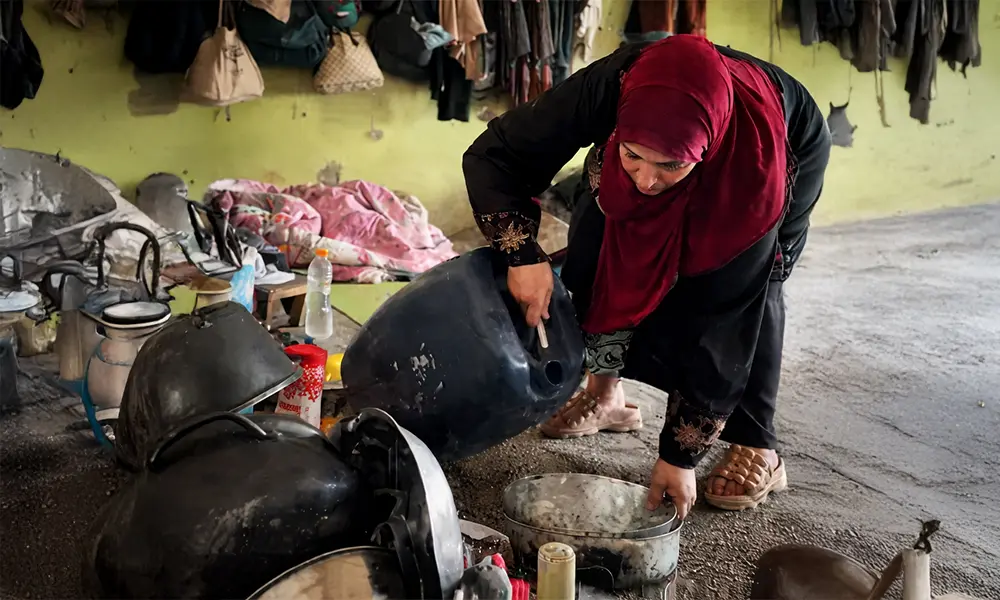 «بماذا أطعمه؟» فجيعة أمّ في هذا الشهر الكريم 4 Will You Help Her Set the Table?