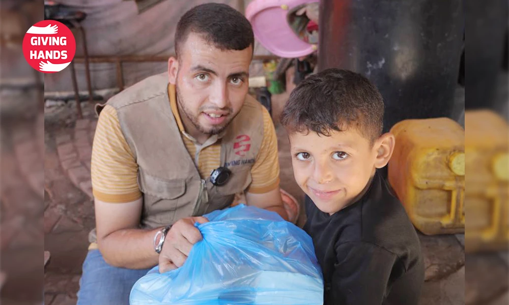 أحاديث عن مساعدة الأيتام: تعاليم نبوية | Giving Hands 2 Provide Daily Food and Warm Clothes
