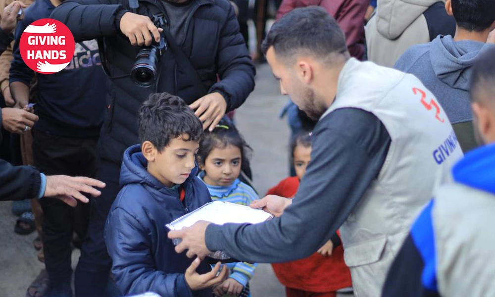 التبرع الخيري الشهري: ما هو ولماذا ينجح (2026) 2 Recurring Charitable Giving